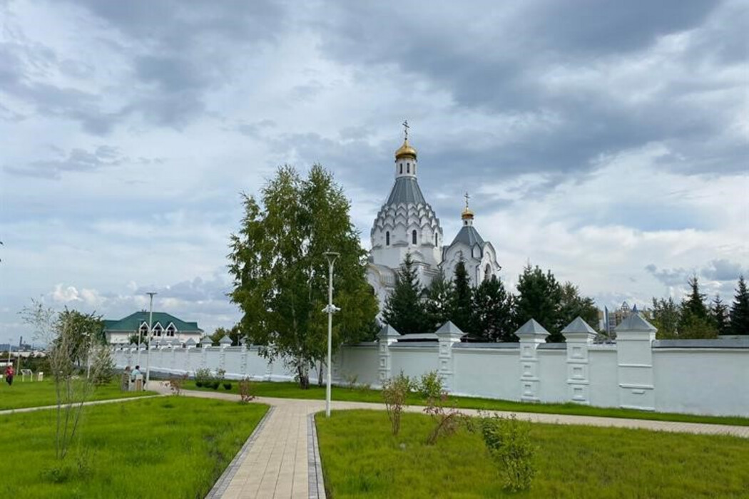 В Красноярске у храма Михаила Архангела появился новый сквер